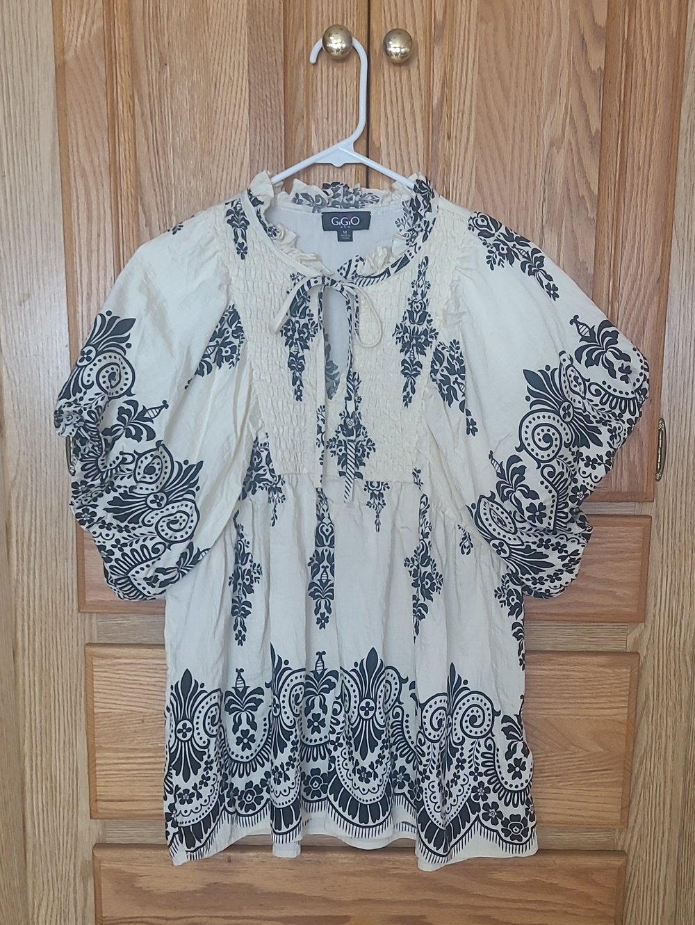 Black And Ivory Fancy Blouse With Bubble Short Sleeves, Size M